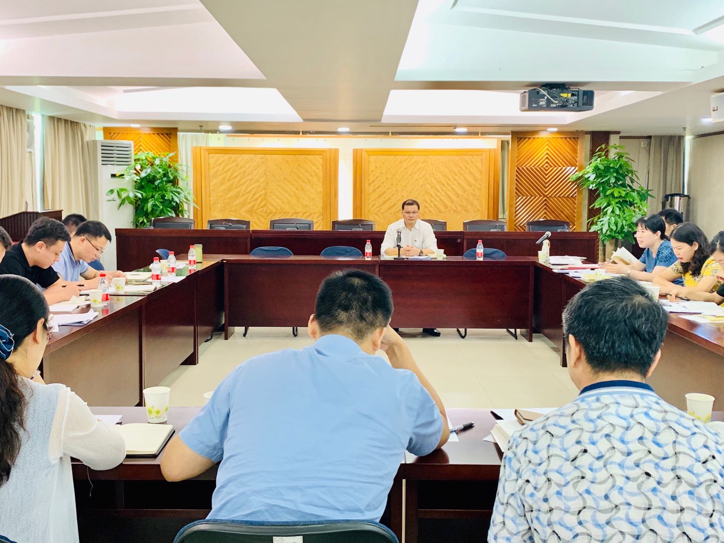 市大灣區辦陳建榮常務副主任帶領分管處室黨支部開展“不忘初心、牢記使命”主題教育集中學習研討