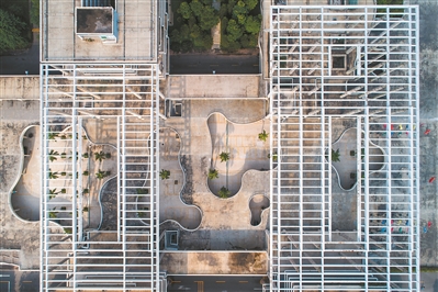 廣東工業(yè)大學(xué)校區(qū)，筆直的線條帶出精致的結(jié)構(gòu)。