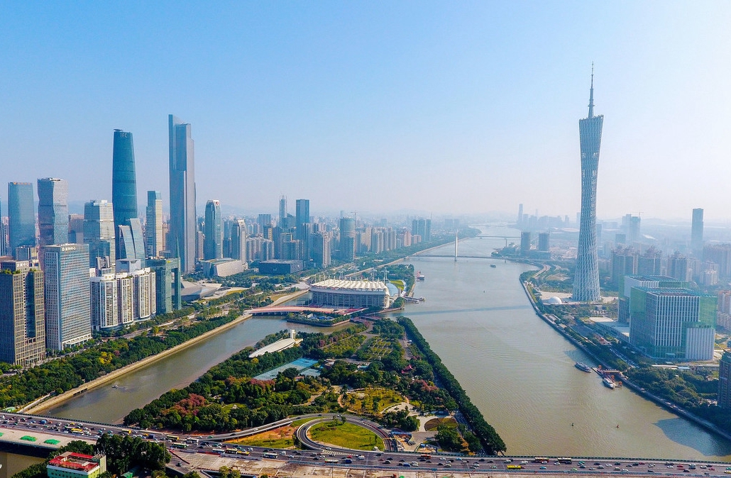 廣州代表團審議政府工作報告 代表們深受鼓舞