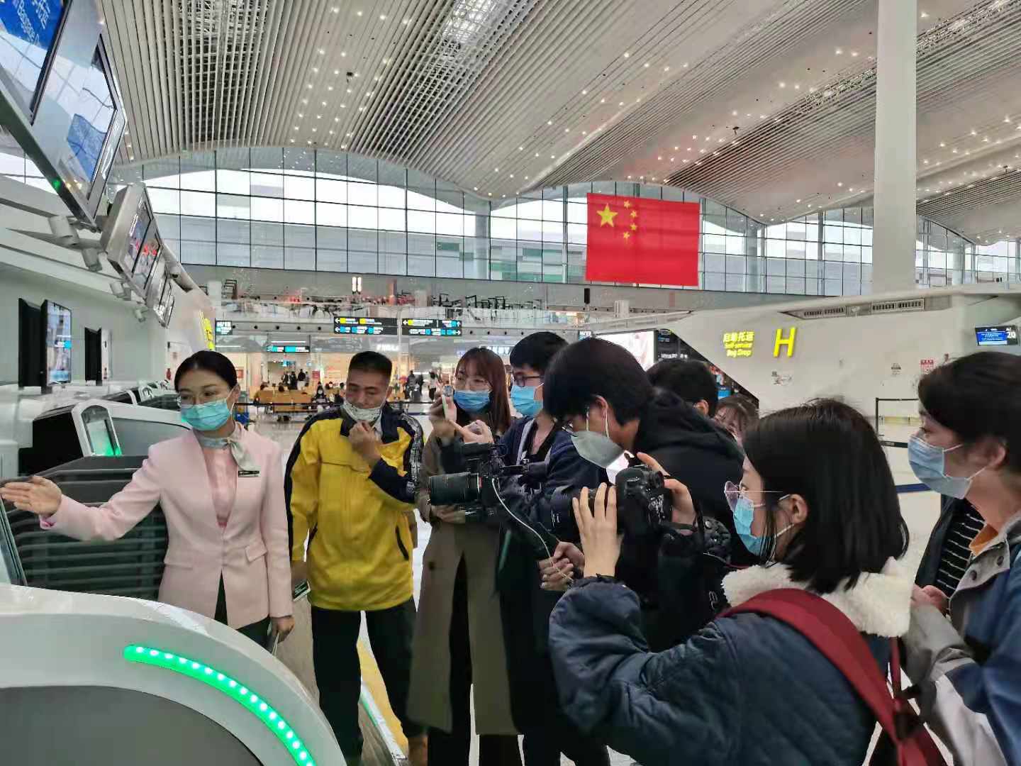 白云機場又摘全球桂冠,全球機場服務質量測評成績并列第一”專題采訪活動(2021年總第24場)