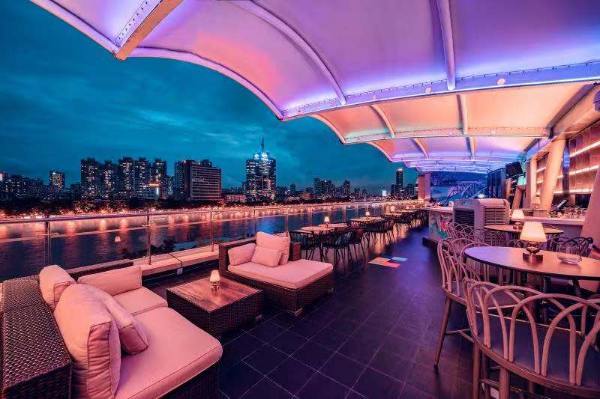 廣州嶺南五號酒店頂樓180度閱江酒吧.png