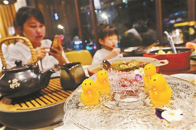  點心的制作，除了保持傳統風味以外，也增加了不少新概念，以吸引年輕人。