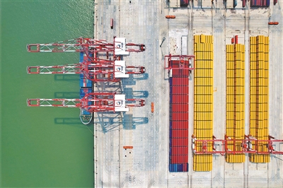 廣州港南沙港區四期 全自動化碼頭投入運行