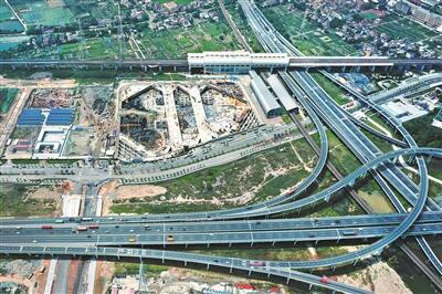 南沙國際物流中心、近洋汽車碼頭、南沙港鐵路等成廣州港“新名片”