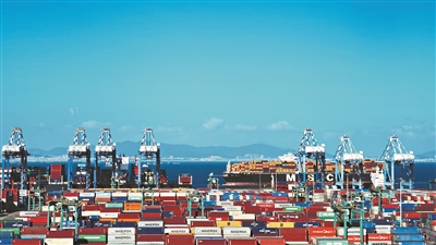 4艘“巨無霸”同時在港作業