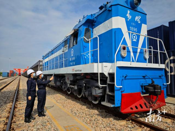 2024年粵港澳大灣區(qū)首列中歐班列從廣州國際港開出。攝影：石磊 關(guān)悅