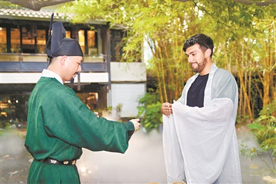 60多名境外采購商體驗中華傳統文化