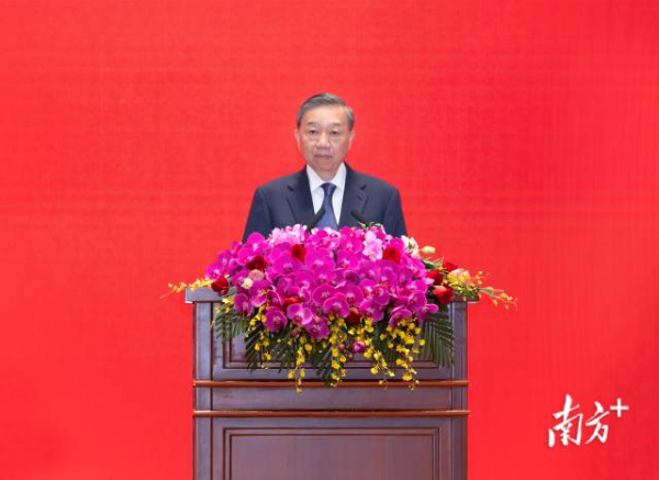 △8月18日,蘇林在廣州參加中國(guó)對(duì)越友好人士代表見(jiàn)面會(huì)。