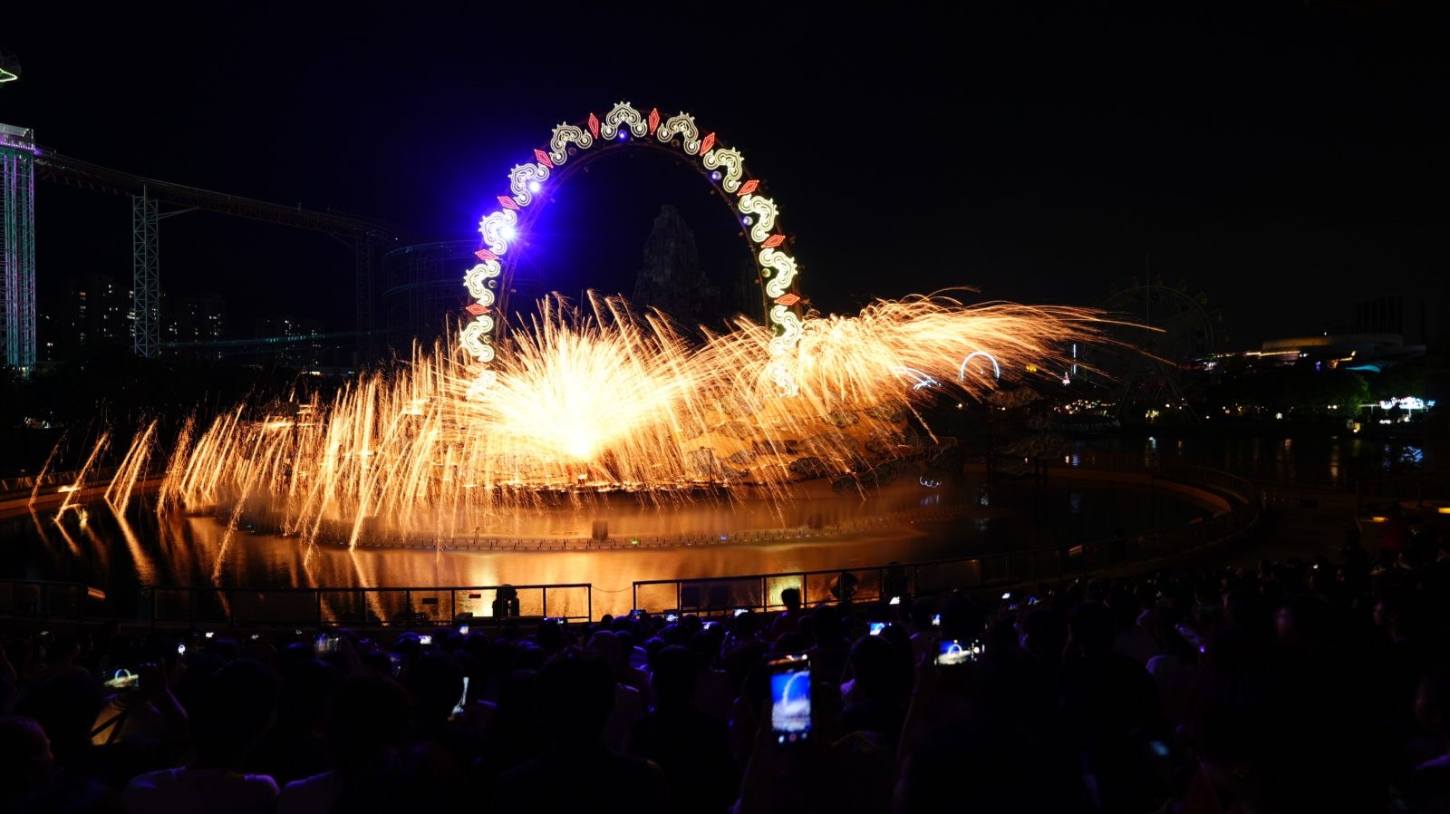 廣州融創樂園《絲路情緣》光影花火秀.jpg