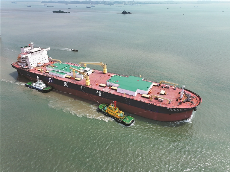 廣州新船海上“牧魚”