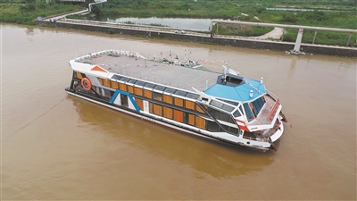 廣州首艘3D全息投影新能源游覽船在南沙下水