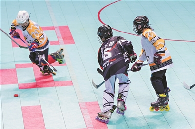 海峽兩岸青少年在穗切磋輪滑冰球