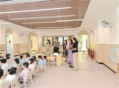 走進代表聯絡站 感受基層民主活力