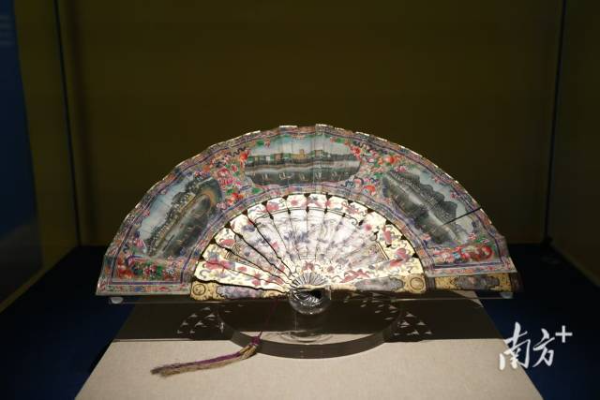 19世紀下半葉省港澳港口風景圖折扇。